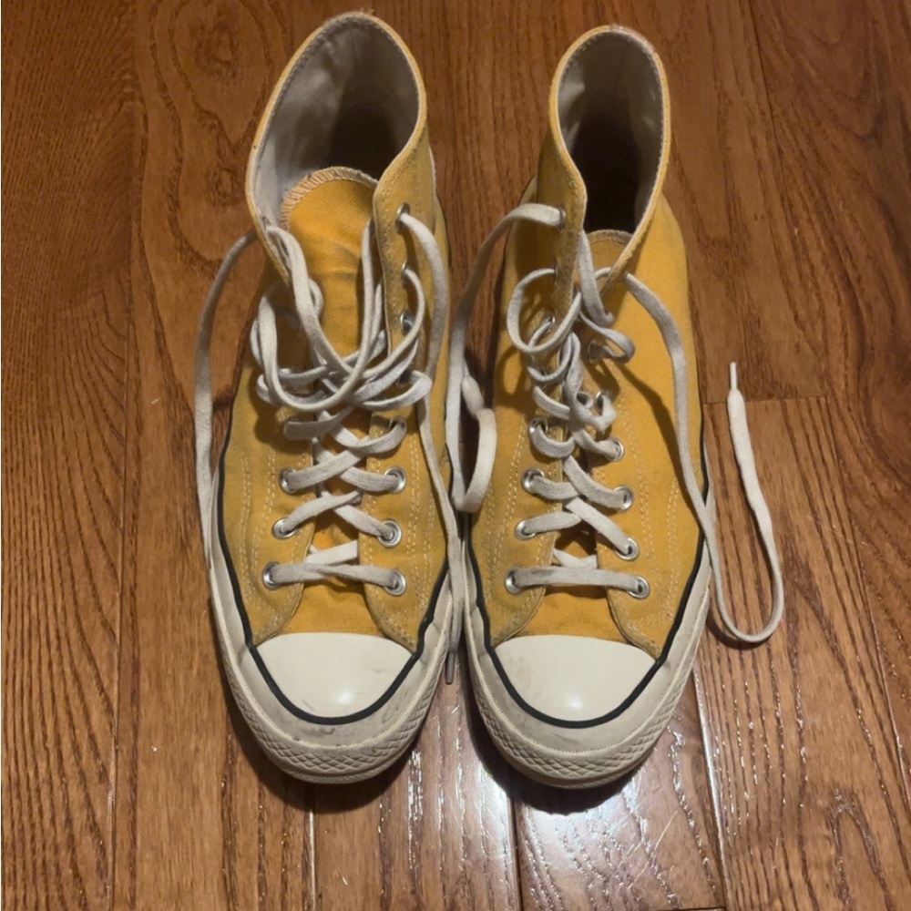 Chuck Taylor Converse in Yellow